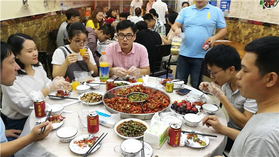 夏日標(biāo)配，小龍蝦盛宴走起！