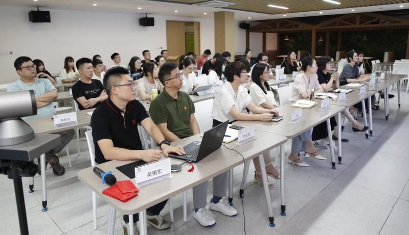 綠時(shí)召開(kāi)上半年度工作會(huì)議